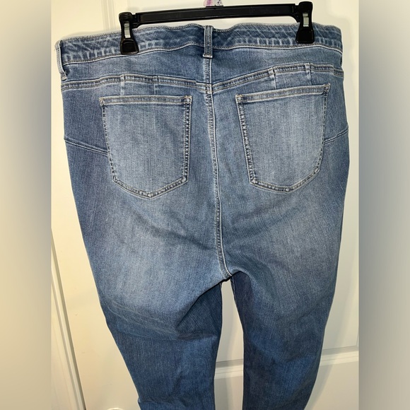 Torrid NWOT Distressed Premium Stretch Bombshell Skinny 5 Button Jeans Sz 22R - Picture 5 of 15